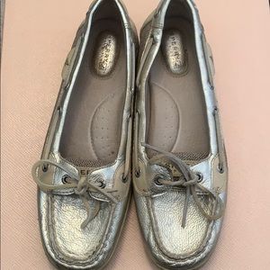 Sperry gold boat shoe, short toe. Like new